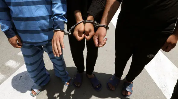 قتل خونین پسر جوان در صحنه مزاحمت خیابانی پسران دانش آموز به دختران / ممسنی