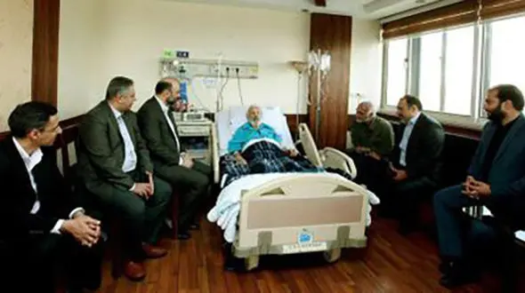 عیادت مدیران سیما از بازیگر معروف در بیمارستان