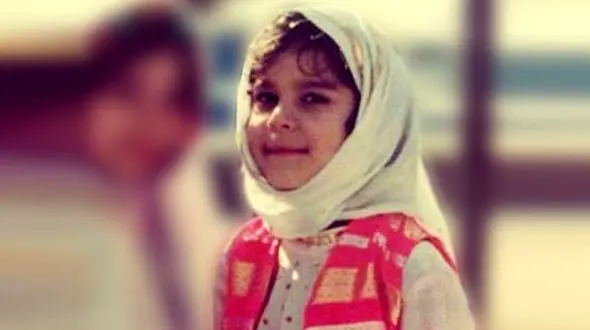 این دختر کوچولو بامزه کدام خانم بازیگر فوق جذاب سینما است / حدس بزنید!