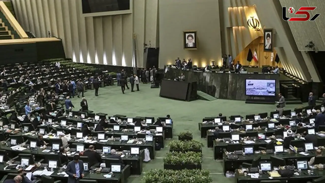 
نماینده سقز:
وزیر کشور قول داده مستنداتی درباره فوت مهسا امینی منتشر شود / رئیس پلیس باید پاسخگو باشد /مجلس قانع نشود استیضاح وزیر کشور محتمل است
