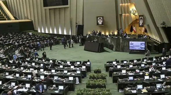 
نماینده سقز:
وزیر کشور قول داده مستنداتی درباره فوت مهسا امینی منتشر شود / رئیس پلیس باید پاسخگو باشد /مجلس قانع نشود استیضاح وزیر کشور محتمل است
