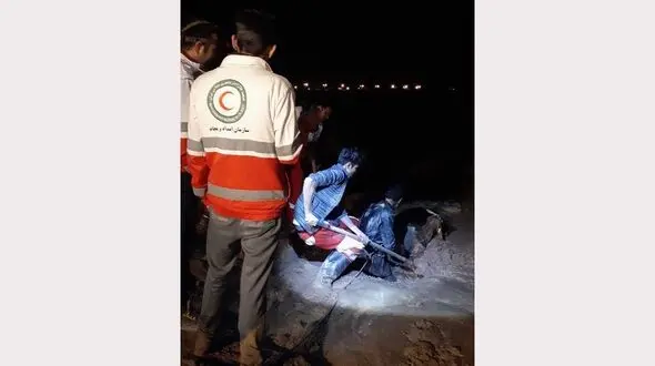 نجات 2 جوان اصفهانی گرفتار در  باتلاق + عکس