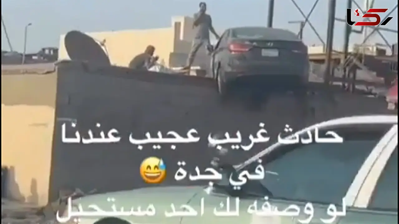 ببینید / پرواز هولناک خودروی لوکس و میلیاردی به سمت دیوار