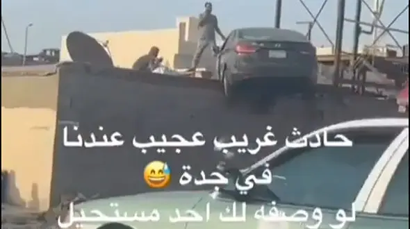 ببینید / پرواز هولناک خودروی لوکس و میلیاردی به سمت دیوار