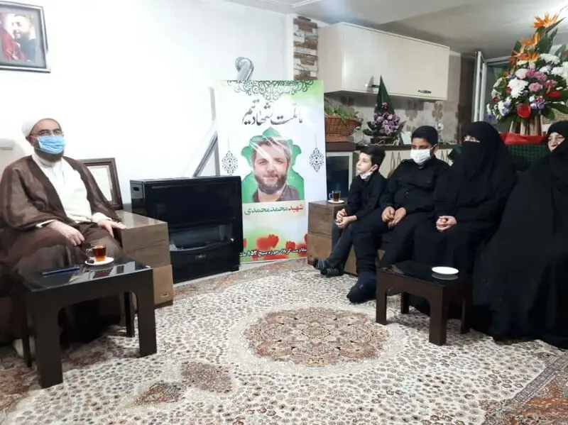 حضور جمعی از نمایندگان مجلس در منزل شهید امر به معروف محمدی