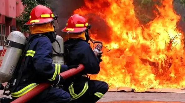 حریق کارخانه ریسندگی و بافندگی در مورچه خورت اصفهان + فیلم