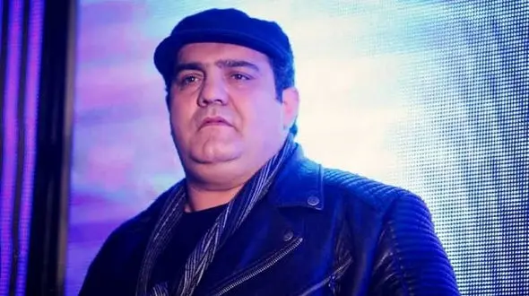 فیلم آوازخوانی باشکوه میرطاهر مظلومی در برنامه علی ضیا / صداش چه سوزی داره!