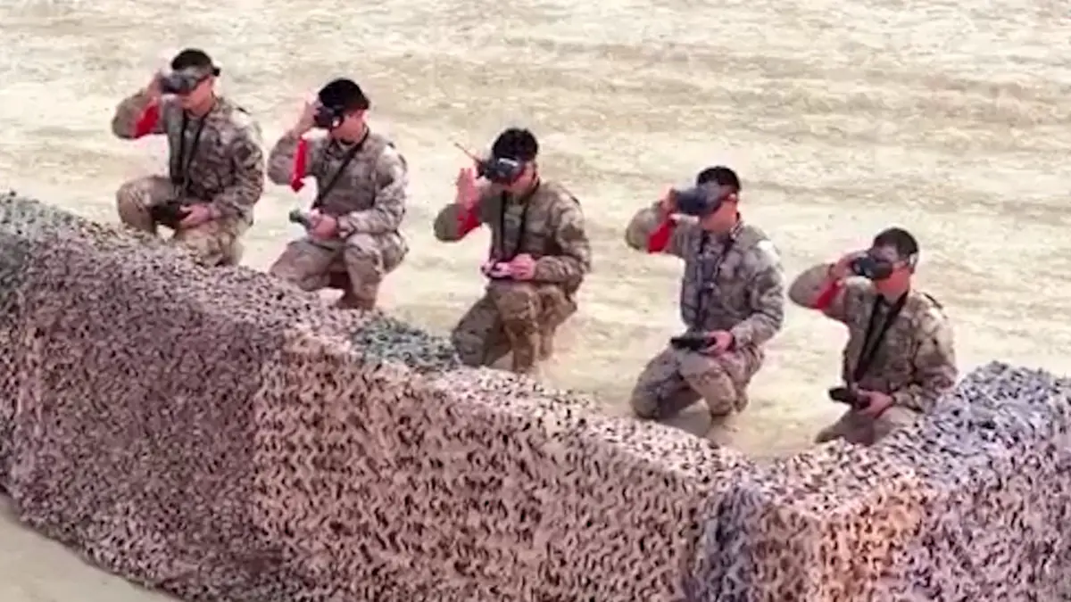 فیلم مانور کوچکترین پهپادهای چین