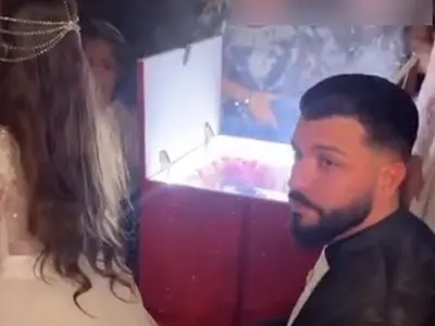 حلقه دادن داماد به دختر بچه در مراسم ازدواج خبرساز شد + توضیحات  و واقعیت احساسی ماجرا