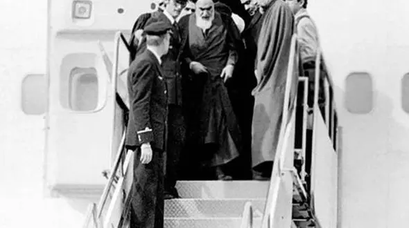 ۱۲ بهمن ۵۷؛ روزی که امام آمد/ شاسی‌بلند حامل امام موتور سوزاند! 