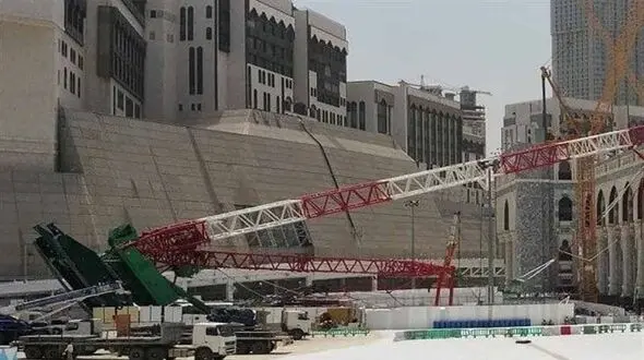 حکم عجیب برای مقصران سقوط جرثقیل مرگ در مکه! / نفوذ آشکار خانواده بن لادن 