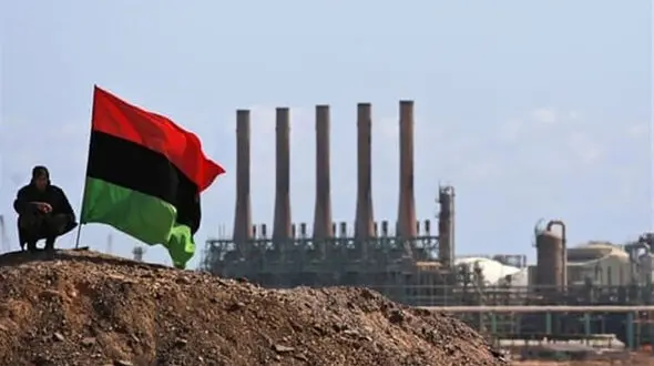 تیراندازی ها پالایشگاه را به آتش کشید 