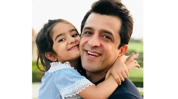 عکس زن جذاب و فوق جوان مجید یاسر بازیگر سریال نون خ ! / روناک زیباتر است یا زن واقعی اش !