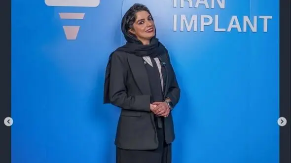 درخشش الیکا عبدالرزاقی  با تیپ و استایل مسکولین به عنوان سفیر ایمپلنت ایران در کنار عباس جمشیدی‌فر+ عکس