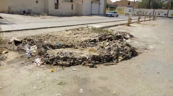 اقدام عجیب شهرداری و اداره آبفا آبادان / لجن های چاه فاضلاب در شهر رها شد