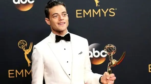 ستاره جوان سریال آقای ربات  در نقش خواننده افسانه ای گروه کویین +عکس