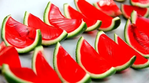 تهیه سریع و آسان ژله در قالب های هندوانه ای +فیلم آموزشی