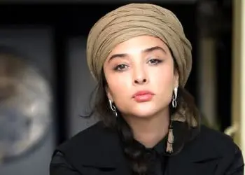 عکس / آناهیتا درگاهی در خانه ای قدیمی و نوستالژی که حال و هوای بهشتی داره/ گل خانم گفت بیا عسل ببر مادر، یه کم کامت شیرین بشه زمونه سختی شده+ عکس