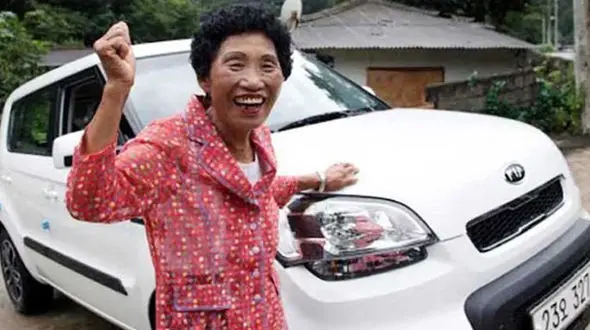  زن کره‌ای بعد از ۹۶۰ بار تلاش، موفق به گرفتن گواهینامه رانندگی شد + عکس و جزییات