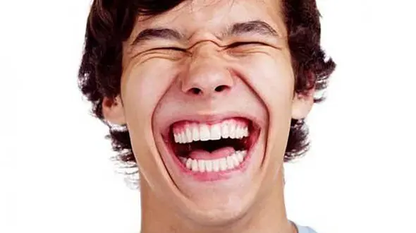 درمان خنده عصبی + اینفوگرافی