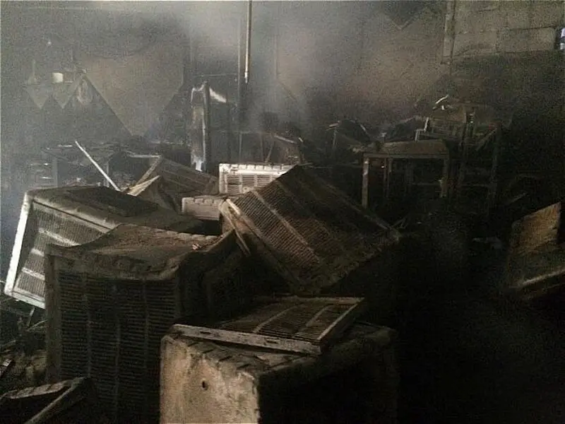 نجات 35 دانشجو از میان دود و آتش در ساختمان هشت طبقه 