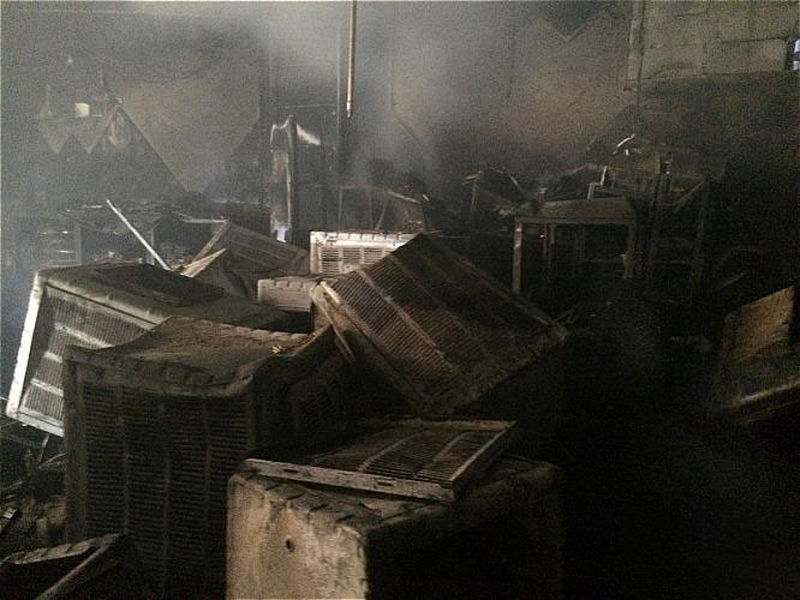 نجات 35 دانشجو از میان دود و آتش در ساختمان هشت طبقه 