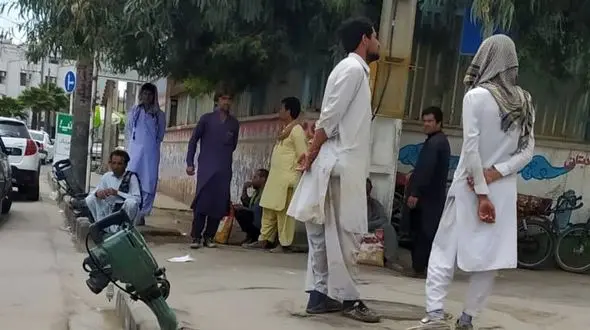 مرد خوزستانی: خودم و همسرم مریض، پول درمان نداریم و کودکم گشنه / نرخ بیکاری در خوزستان بالاتر از 45 درصد 