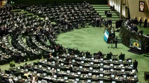 مجلس ۳ هفته تعطیل شد 