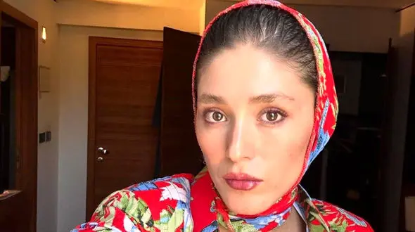 فیلم / فرشته حسینی انقدر که  افغان ها مرا تحقیر کردند  ایرانی ها تحقیرم نکرده اند/ من از ایرانی ها جز مهر و محبت چیزی ندیدم !