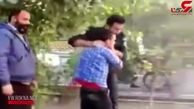 ضرب وشتم غیر انسانی یک دستفروش توسط مامور سد معبر شهرداری تهران / مامور پلیس چه  می کرد؟ + فیلم