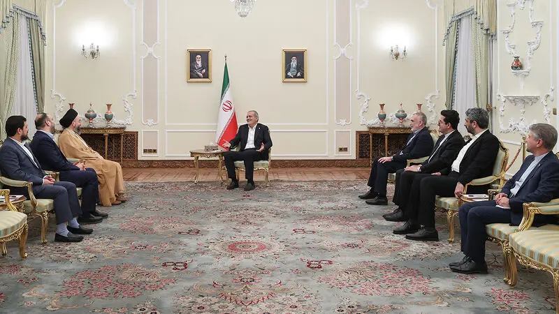 دکتر مسعود پزشکیان شامگاه یکشنبه ۱۶ شهریور ۱۴۰۴، در دیدار آقای سید عمار حکیم ، رهبر جریان حکمت ملی عراق