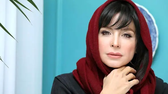 قاب دونفره سیما تیرانداز و بازیگر زن مشهور روی صحنه تئاتر 