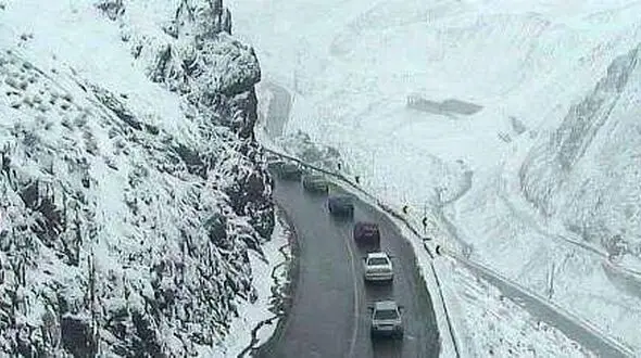 
بارش برف در جاده چالوس
