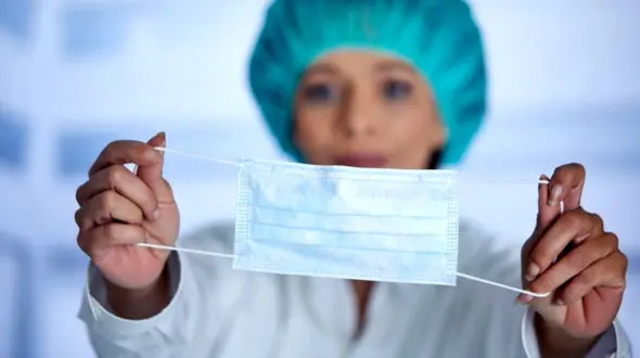 چند ساعت می شود از ماسک یکبار مصرف سه لایه استفاده کرد؟