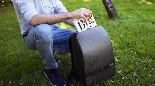 کوله پشتی  مجهز به پاوربانک و بلوتوث