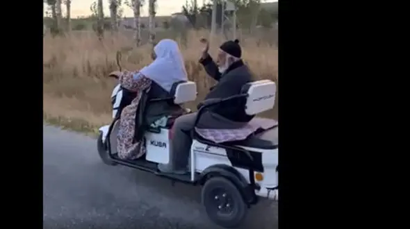 زن 80 ساله‌ ای که با یادگیری موتورسواری همه را شگفت‌ زده کرد / فیلم