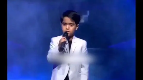 فیلم آواز باشکوه پسر خوش صدا یجوری آهنگ استاد شجریان رو خوند که انگار خود شجریان میخونه