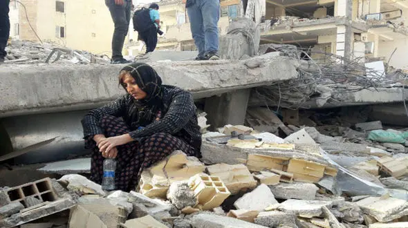 مردم خوی در حال تخلیه فوری شهر / پس لرزه ها وحشتناک تر از زلزله + فیلم اختصاصی