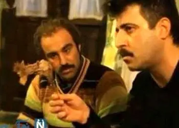 هومن حاجی عبداللهی با چهره متفاوت در قاب خانوادگی؛ «رحمت خروس‌باز» ۱۳ سال پس از سریال، در کنار پسرش / نوستالژی پایتخت در ۵۰ سالگی