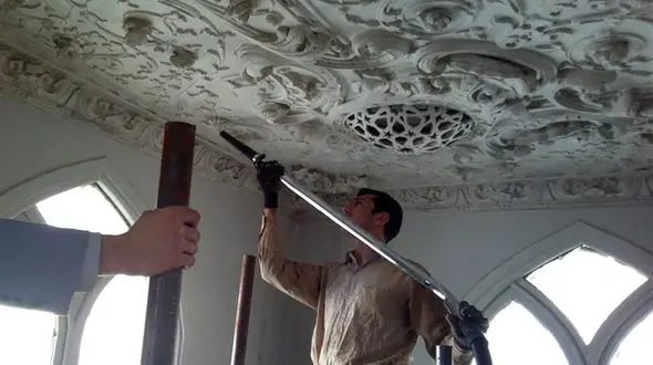 گم شدن تاسف انگیز معماری ایرانی در کشور/بزرگان معماری و گچ بری برای آموزش جوانان در مسعودیه گرد هم می آیند + فیلم