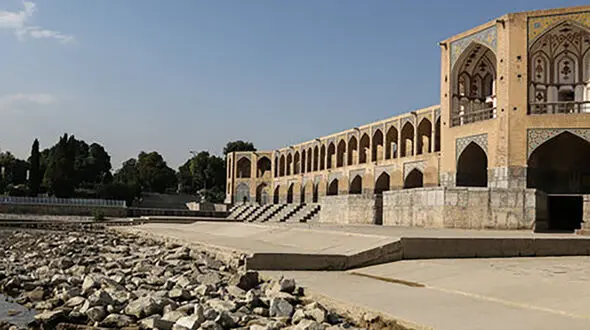 احیای زاینده رود و زنده ماندن تالاب گاوخونی باید به یک مطالبه عمومی در کشور تبدیل شود
