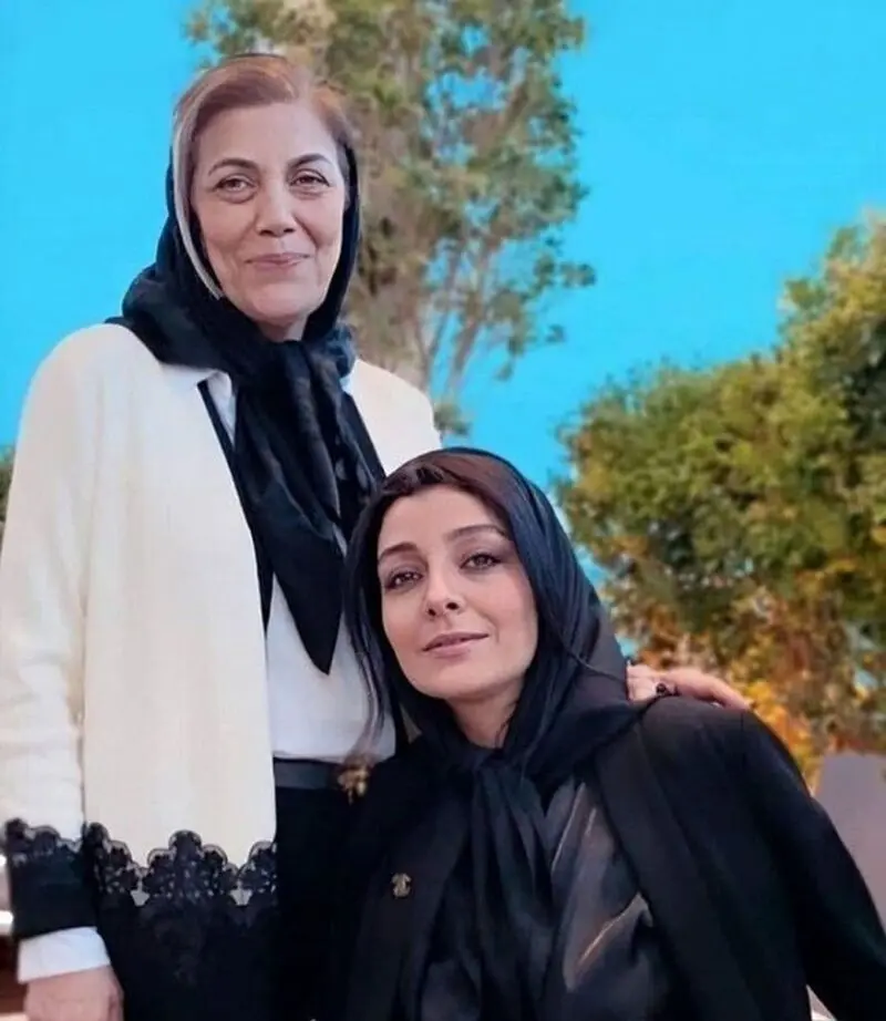 ساره بیات