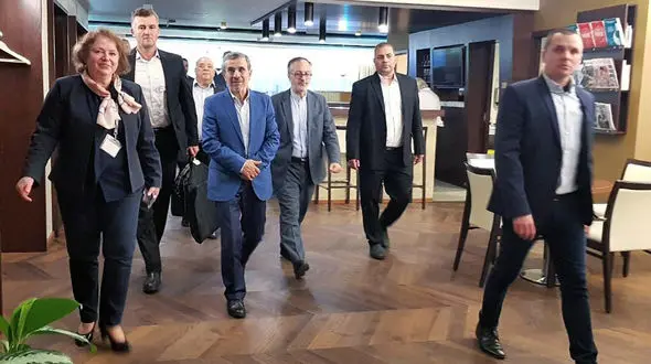 عکسهایی از تیپ و پوشش احمدی نژاد و اطرافیانش در مجارستان