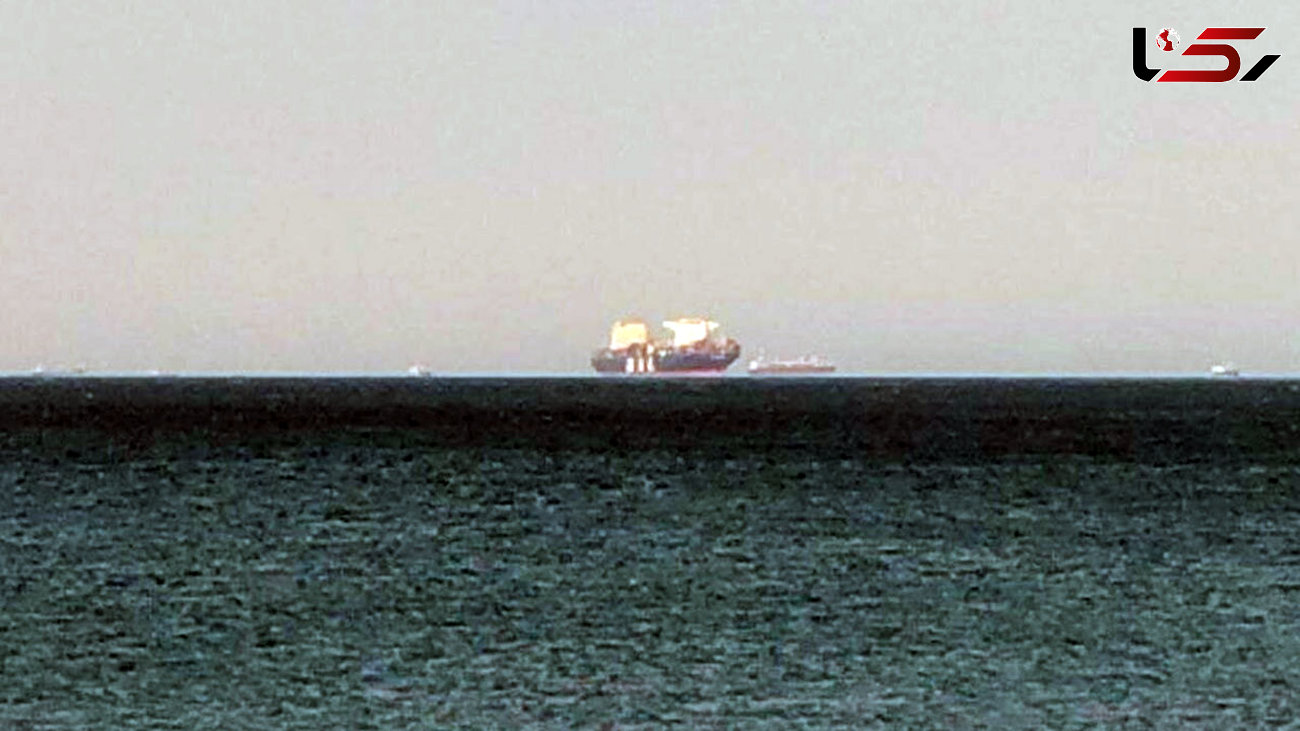 تصویری از کشتی توقیف شده غول‌پیکر اسرائیلی در حوالی بندرعباس