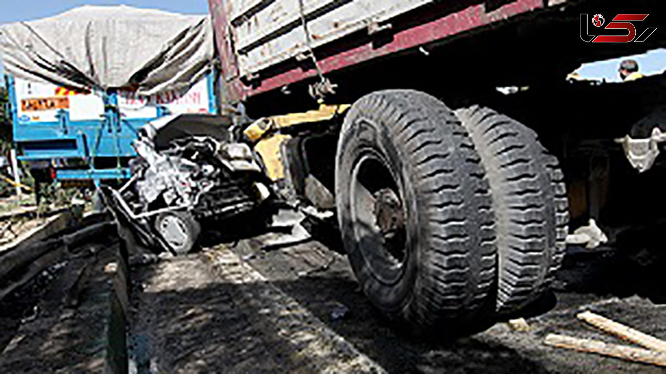 تصادف زنجیره ای 5 خودرو در جاده ساوه / 3 تن کشته و زخمی شدند 