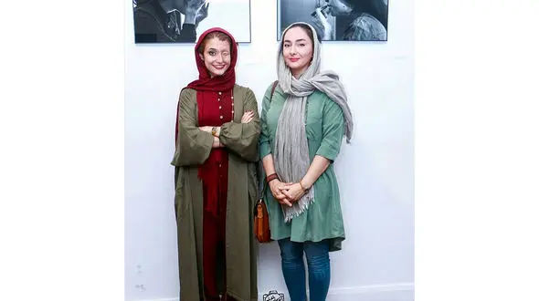 عکس یادگاری خانم بازیگر معروف در کنار دختری که قربانی اسیدپاشی شد