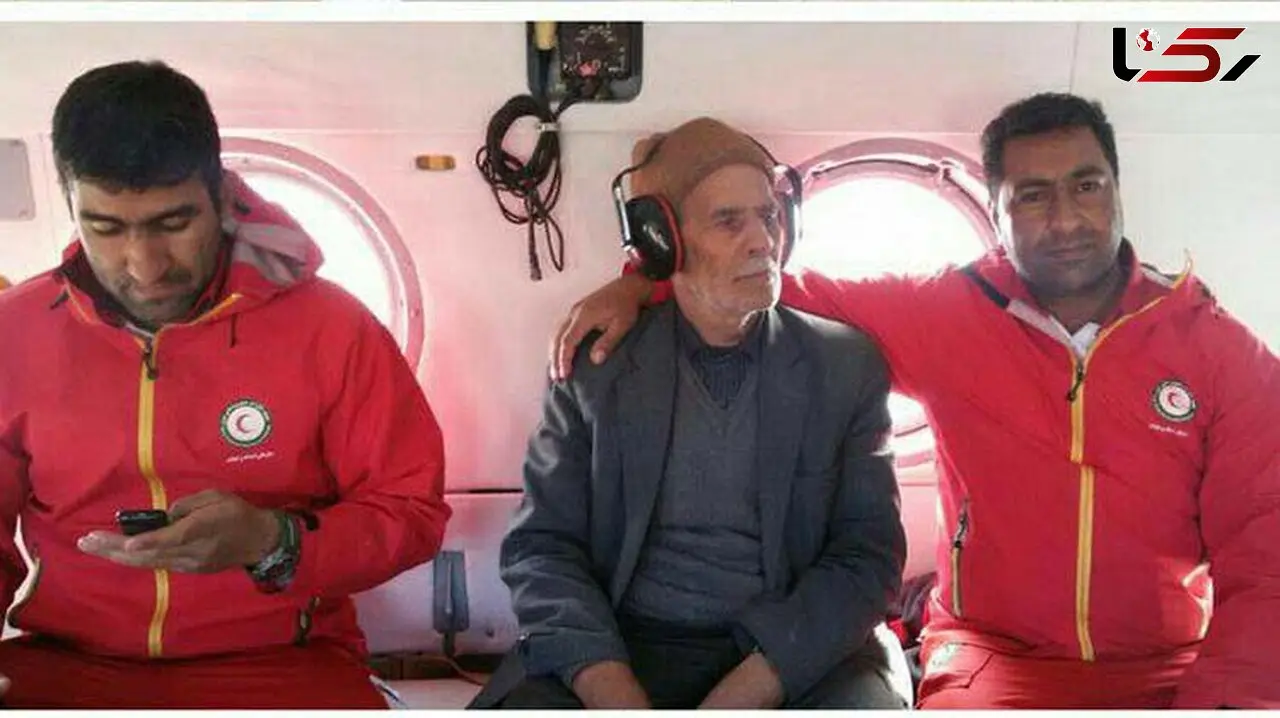 نجات پیرمرد ۷۹ ساله در کوه سرخ + عکس