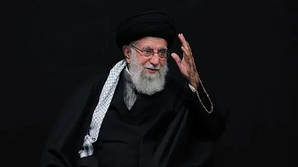 فیلم لباس مبدل رهبر انقلاب در سفر به کرمان 
