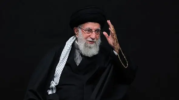 فیلم لباس مبدل رهبر انقلاب در سفر به کرمان 