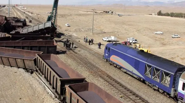 عکس / خروج قطار از ریل در خط فرعی نیشابور